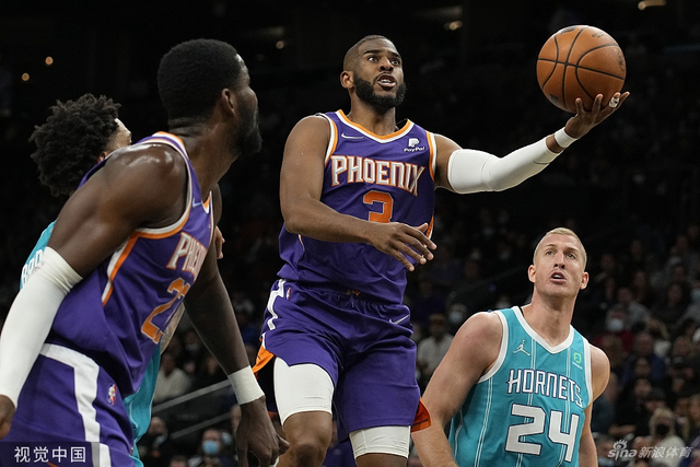 切特：对手包夹亚历山大时他会分球 这是对我们的信任.